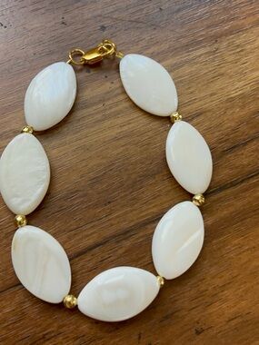 SHELL BRACELET